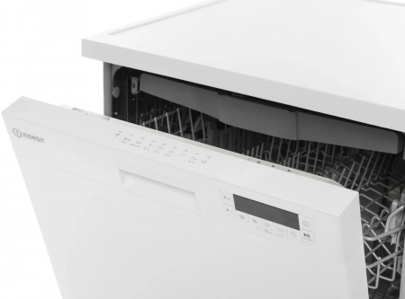 Посудомоечная машина Indesit DF5C85D